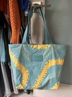ALOHA Collection Puakenikeni tote